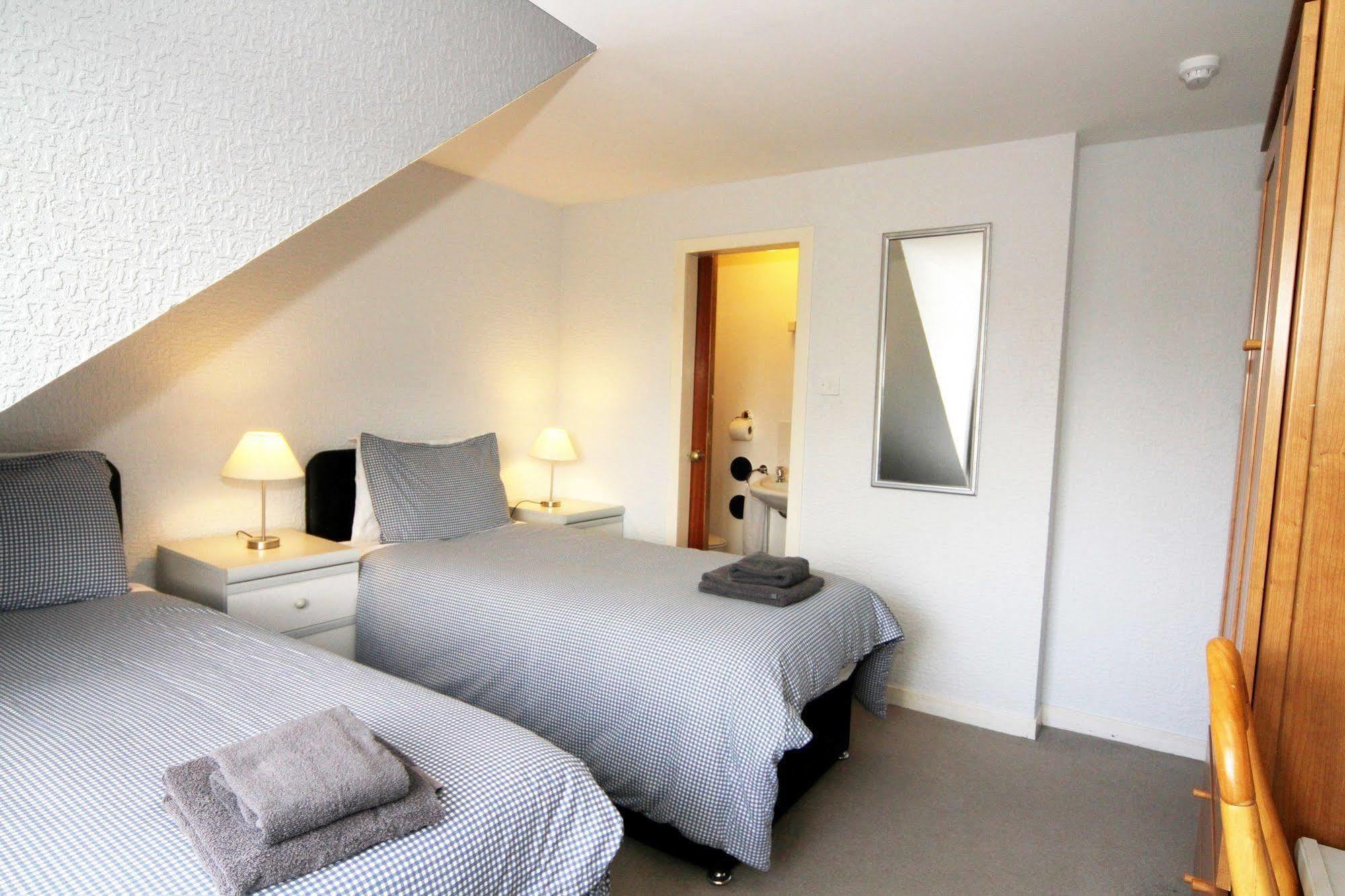 Dean Park Guest House Kilmarnock Dış mekan fotoğraf
