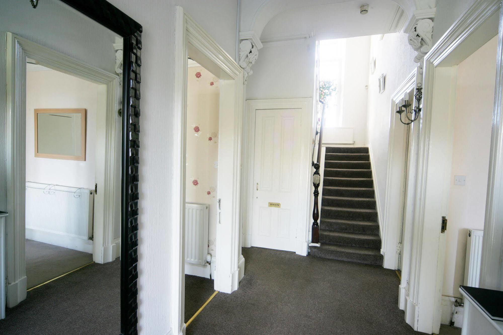 Dean Park Guest House Kilmarnock Dış mekan fotoğraf