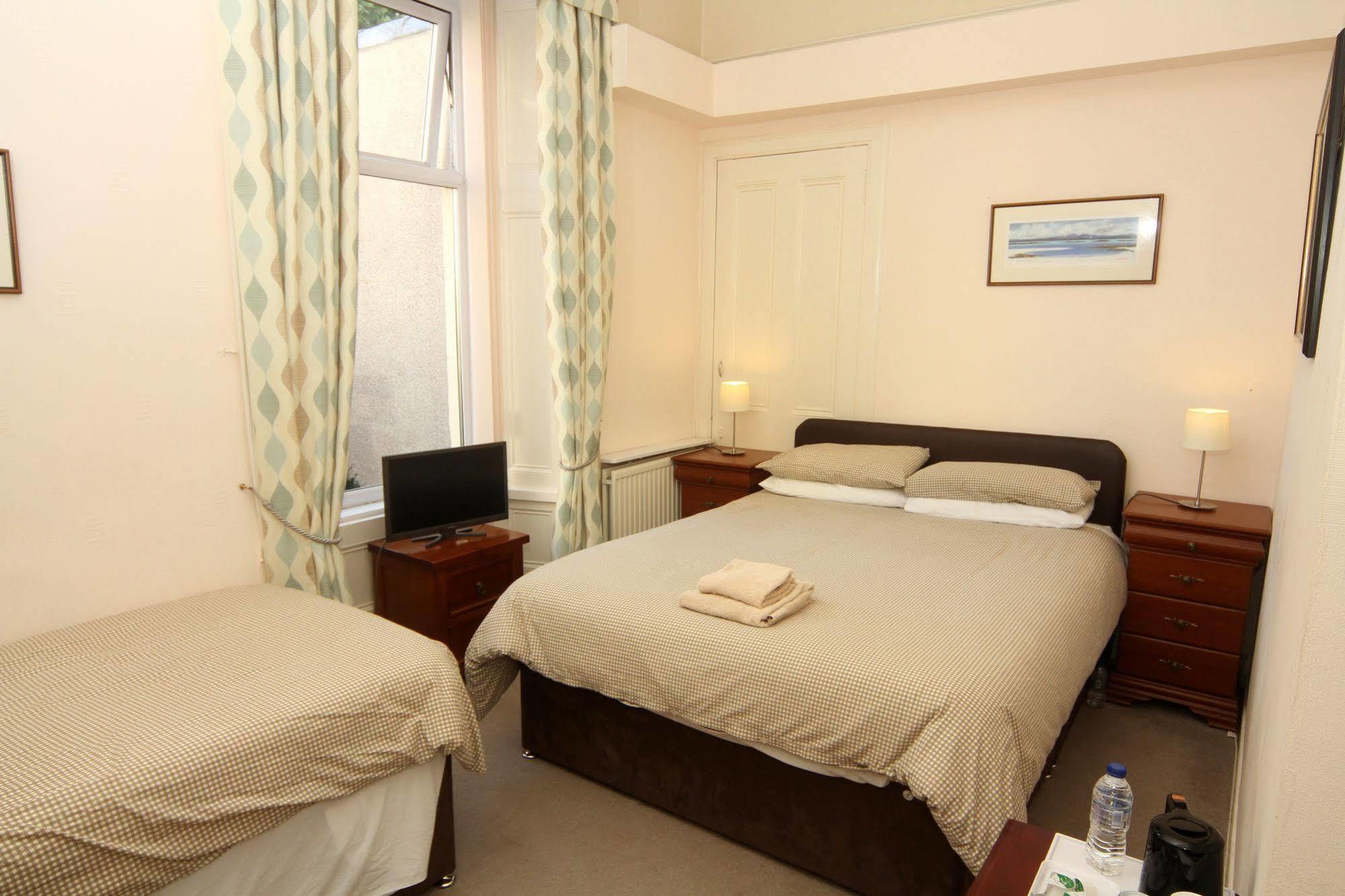 Dean Park Guest House Kilmarnock Dış mekan fotoğraf