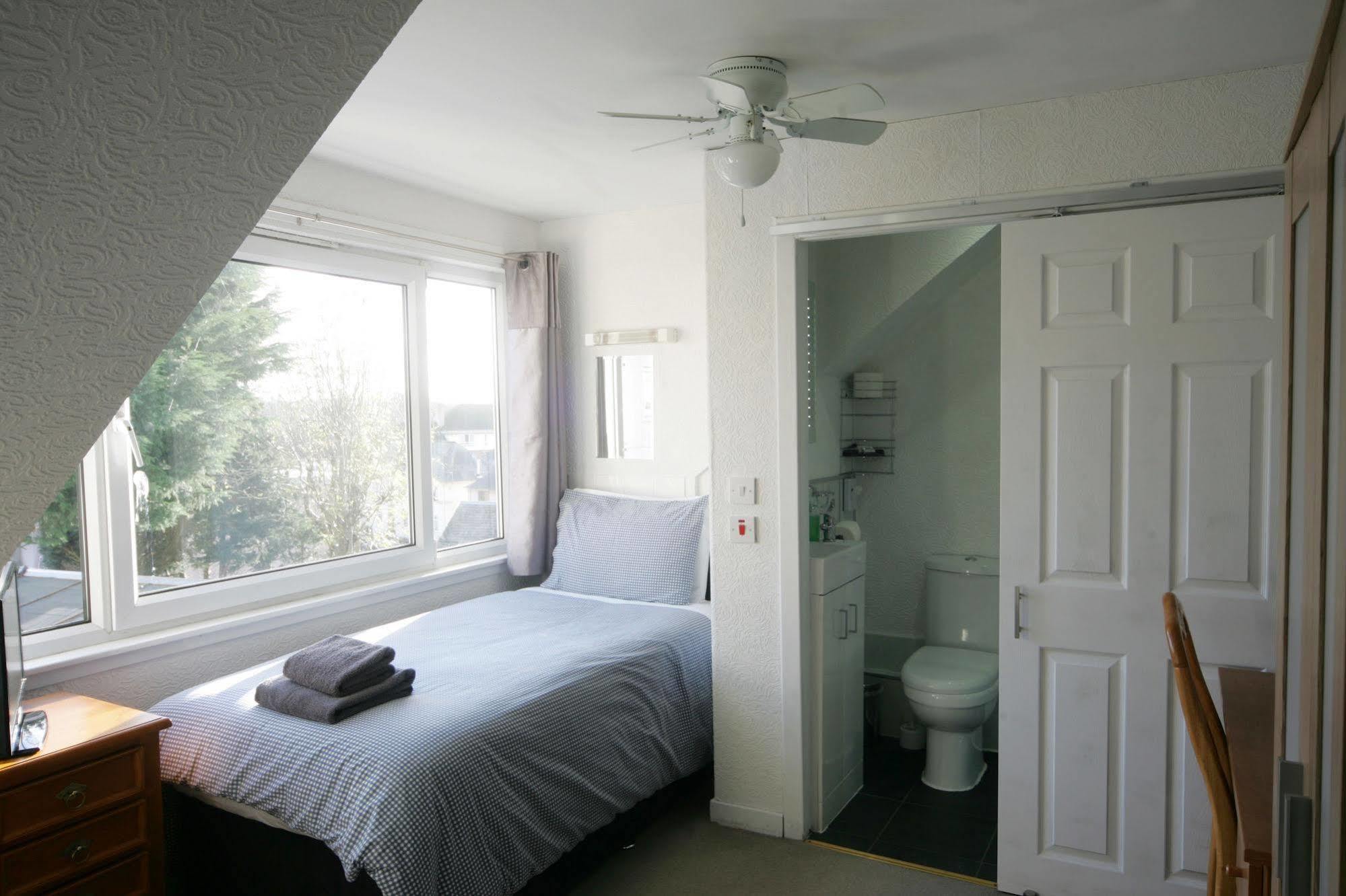 Dean Park Guest House Kilmarnock Dış mekan fotoğraf