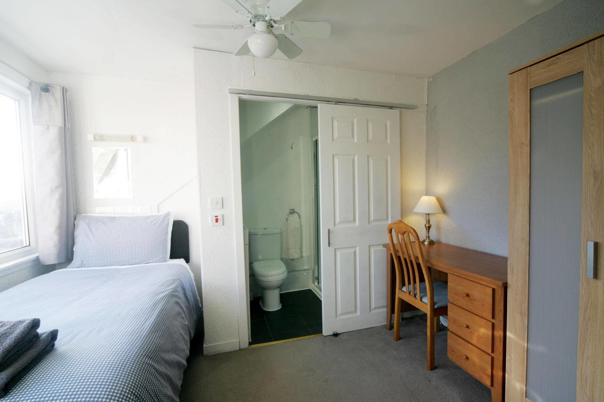 Dean Park Guest House Kilmarnock Dış mekan fotoğraf